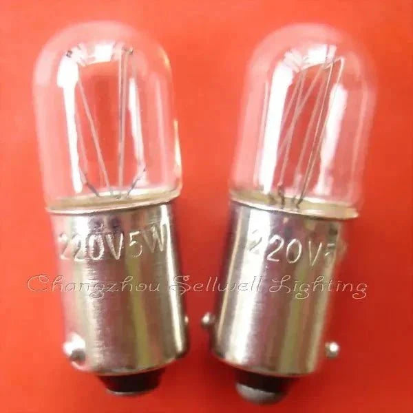 10pcs miniaturre bulb 220v 5w ba9s t10x28 A242 close-up on red background