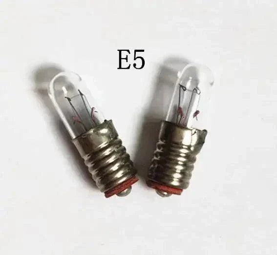 Two small Mf6 indicator bulbs with metal bases labeled E5 on a white background